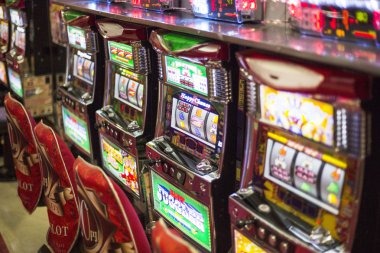 literoto platform interface showing live dealer table, sportsbook fixtures, and slot games on mobile screen